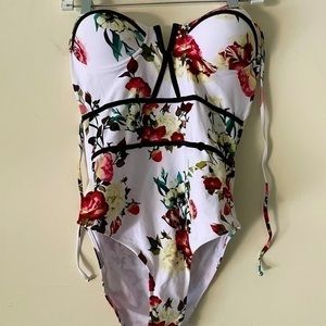 CUPSHE  V-neck One Piece Swimsuit  Sexy Push Up Women Monokini Bathing Suit